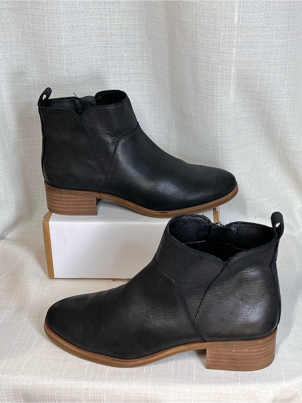 Lucky Brand Prenma Black Leather Ankle Booties Side Zip Size 8.5 - Picture 3 of 9